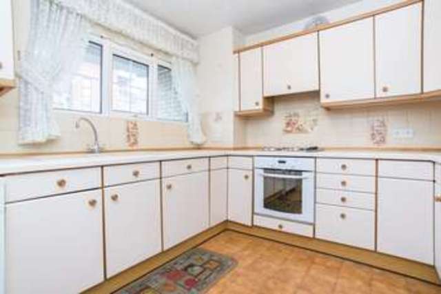  Image of 3 Bedroom Flat  For Sale at London, E14 6BQ