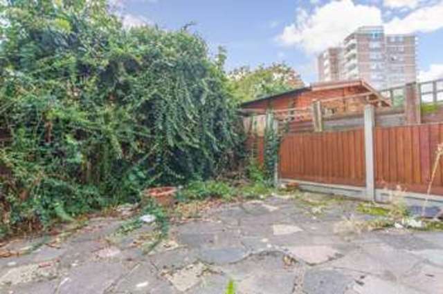  Image of 3 Bedroom Flat  For Sale at London, E14 6BQ