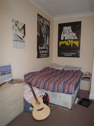  Image of 4 Bedroom Flat  To Rent at Bruntsfield Edinburgh Edinburgh, EH10 4DY