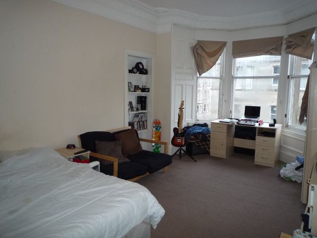  Image of 4 Bedroom Flat  To Rent at Bruntsfield Edinburgh Edinburgh, EH10 4DY
