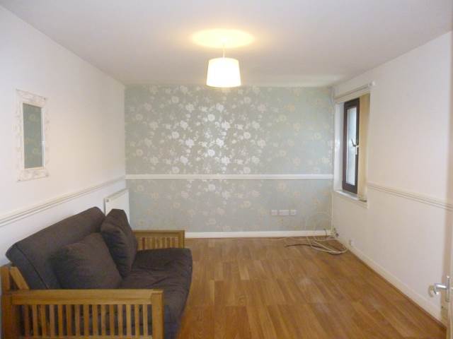  Image of 3 Bedroom Flat  To Rent at Leith Walk Edinburgh Edinburgh, EH6 8SN