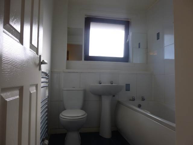  Image of 3 Bedroom Flat  To Rent at Leith Walk Edinburgh Edinburgh, EH6 8SN