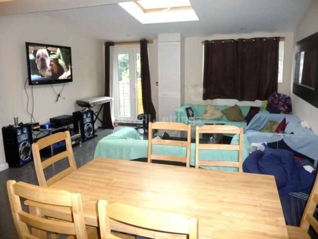  Image of 9 Bedroom Detached  To Rent at Bulmershe Road  Reading, RG1 5RH