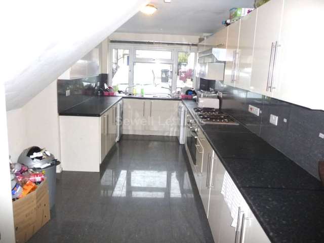  Image of 9 Bedroom Detached  To Rent at Bulmershe Road  Reading, RG1 5RH