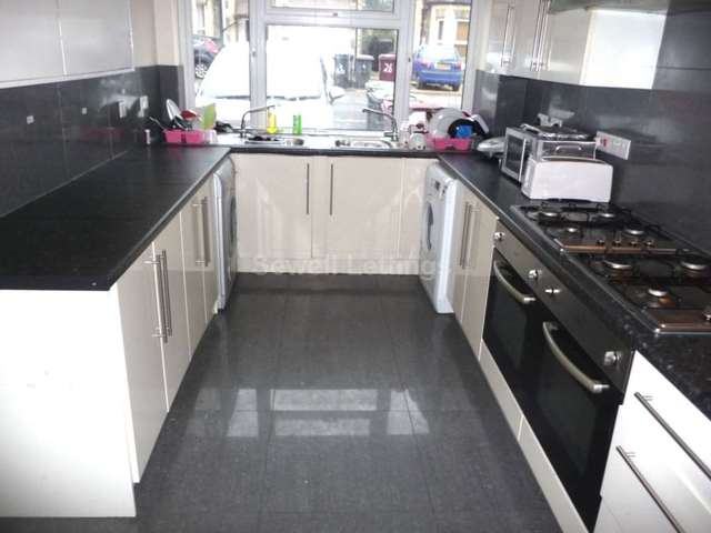  Image of 9 Bedroom Detached  To Rent at Bulmershe Road  Reading, RG1 5RH