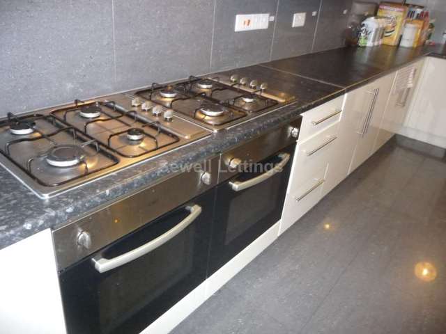  Image of 9 Bedroom Detached  To Rent at Bulmershe Road  Reading, RG1 5RH
