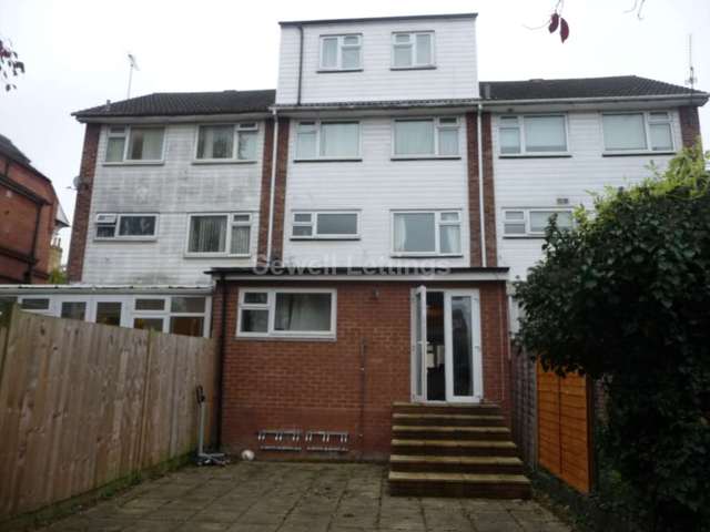  Image of 9 Bedroom Detached  To Rent at Bulmershe Road  Reading, RG1 5RH