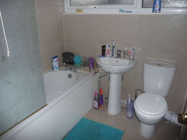  Image of 9 Bedroom Detached  To Rent at Bulmershe Road  Reading, RG1 5RH
