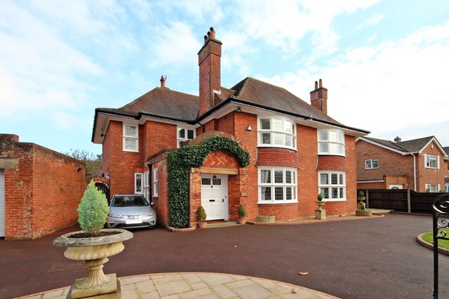  Image of 4 Bedroom Detached  For Sale at Byron Road Boscombe Manor Bournemouth, BH5 1JD
