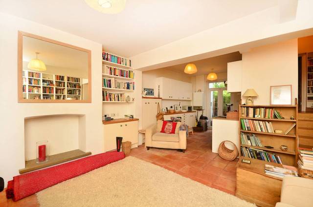  Image of 2 Bedroom Flat  For Sale at Cadogan Terrace  Tower Hamlets, E9 5HP