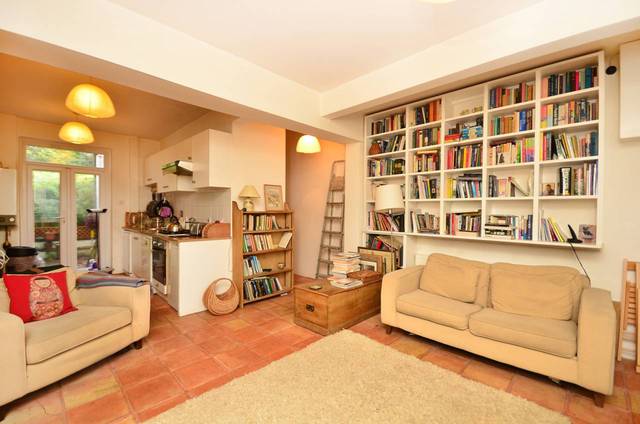  Image of 2 Bedroom Flat  For Sale at Cadogan Terrace  Tower Hamlets, E9 5HP