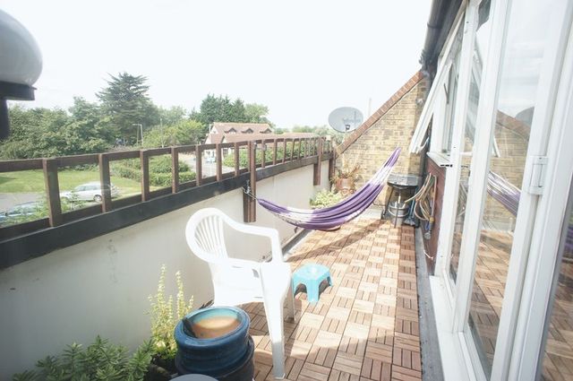  Image of 1 Bedroom Flat  For Sale at Calvert Drive  Basildon, SS13 1TB