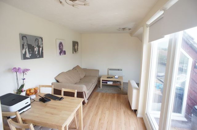  Image of 1 Bedroom Flat  For Sale at Calvert Drive  Basildon, SS13 1TB