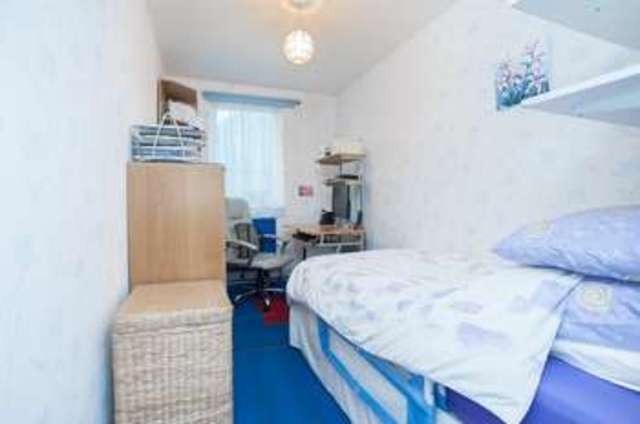  Image of 3 Bedroom Flat  For Sale at London, E3 4DP