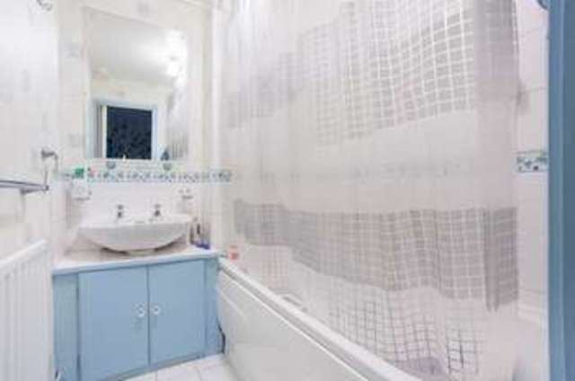  Image of 3 Bedroom Flat  For Sale at London, E3 4DP