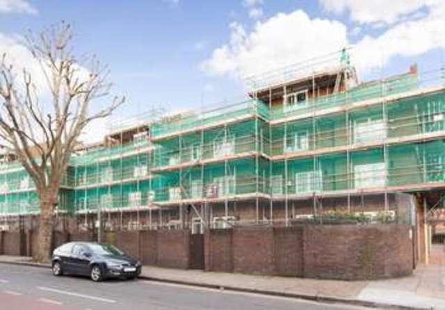  Image of 3 Bedroom Flat  For Sale at London, E3 4DP
