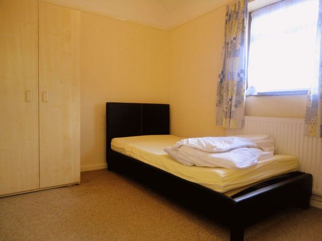  Image of 4 Bedroom Terraced  To Rent at Campion Close  Uxbridge, UB8 3PY