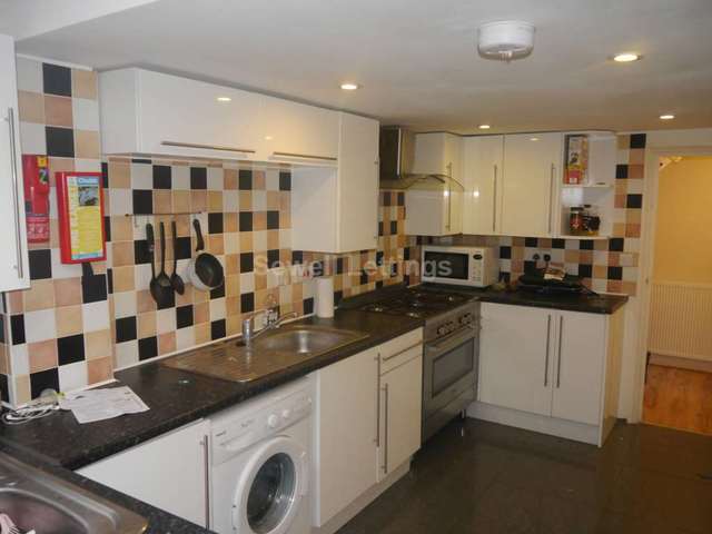  Image of 6 Bedroom Detached  To Rent at Carnarvon Rd  Reading, RG1 5SB