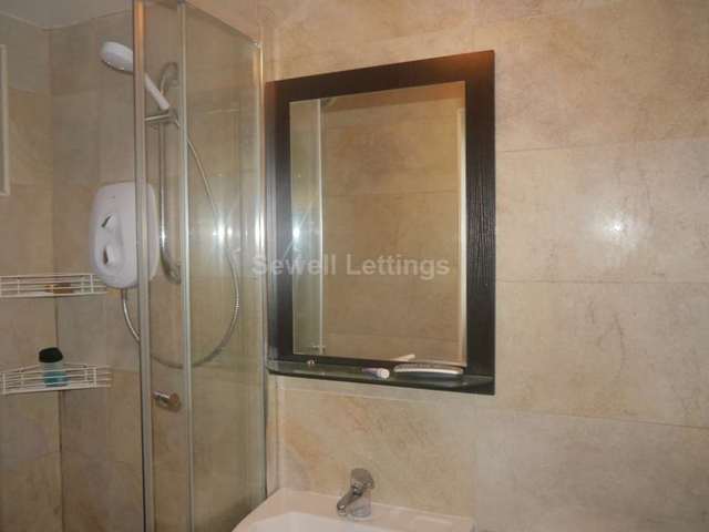  Image of 6 Bedroom Detached  To Rent at Carnarvon Rd  Reading, RG1 5SB