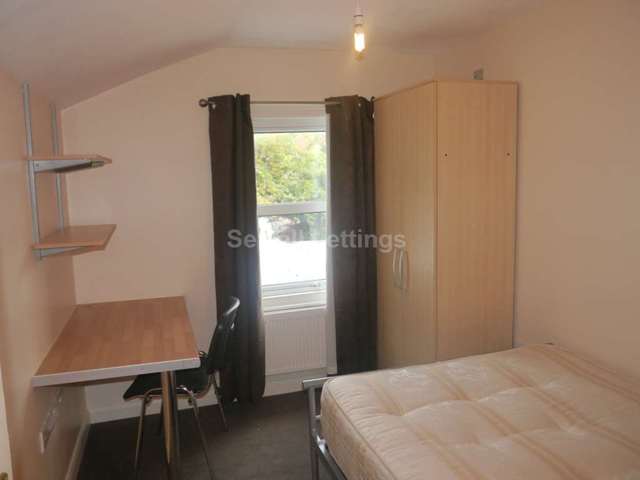  Image of 6 Bedroom Detached  To Rent at Carnarvon Rd  Reading, RG1 5SB