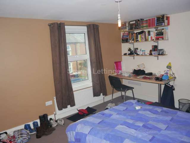  Image of 6 Bedroom Detached  To Rent at Carnarvon Rd  Reading, RG1 5SB