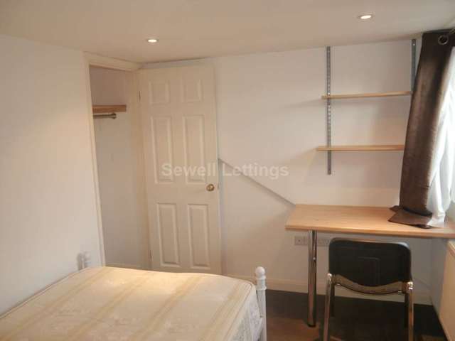  Image of 6 Bedroom Detached  To Rent at Carnarvon Rd  Reading, RG1 5SB