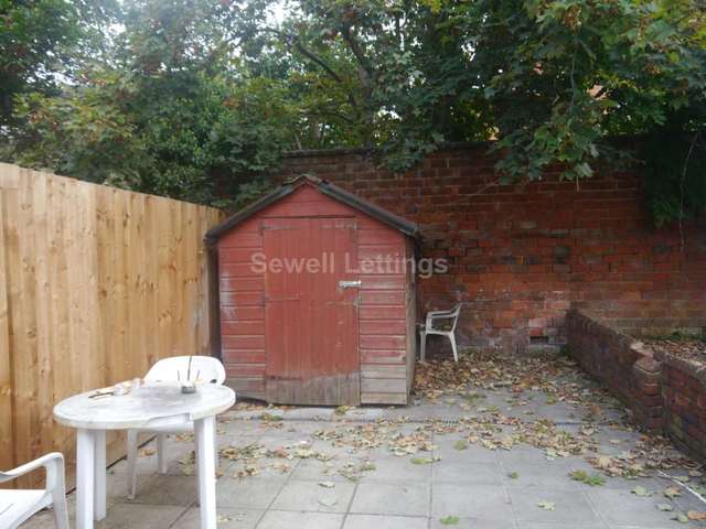  Image of 6 Bedroom Detached  To Rent at Carnarvon Rd  Reading, RG1 5SB