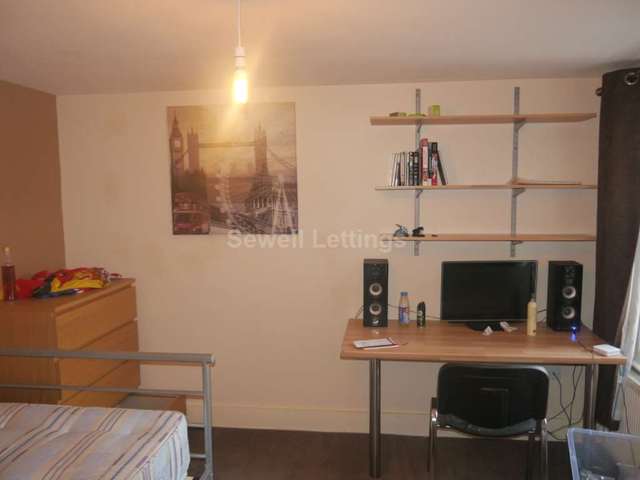 Image of 6 Bedroom Detached  To Rent at Carnarvon Rd  Reading, RG1 5SB