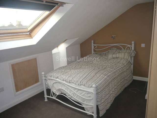  Image of 6 Bedroom Detached  To Rent at Carnarvon Rd  Reading, RG1 5SB