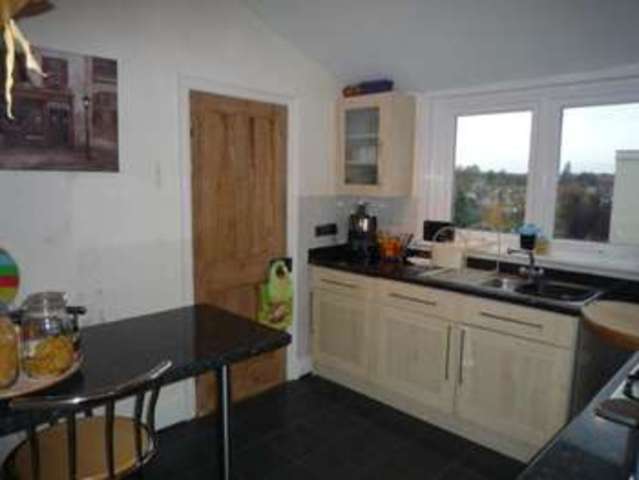  Image of 2 Bedroom Flat  To Rent at Sutton, SM1 4LY