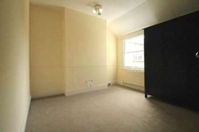  Image of 2 Bedroom Flat  To Rent at Sutton, SM1 4LY