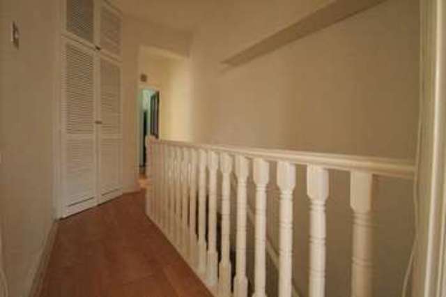  Image of 2 Bedroom Flat  To Rent at Sutton, SM1 4LY