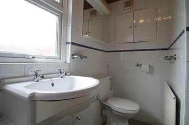  Image of 2 Bedroom Flat  To Rent at Sutton, SM1 4LY