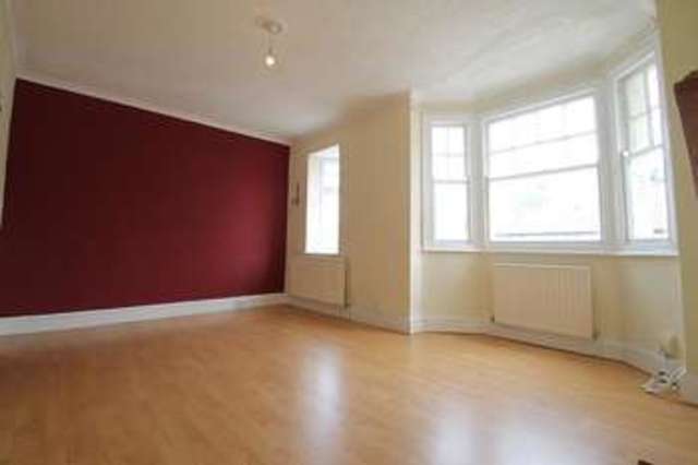  Image of 2 Bedroom Flat  To Rent at Sutton, SM1 4LY