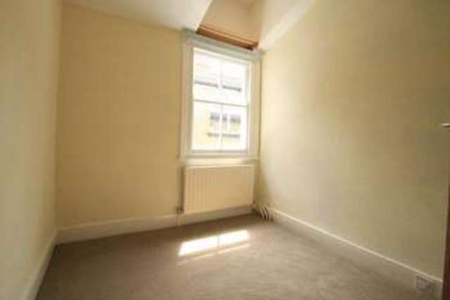  Image of 2 Bedroom Flat  To Rent at Sutton, SM1 4LY