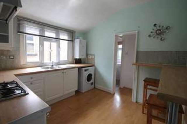  Image of 2 Bedroom Flat  To Rent at Sutton, SM1 4LY