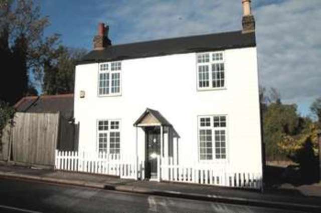  Image of 3 Bedroom Cottage  To Rent at Carshalton, SM5 3PZ