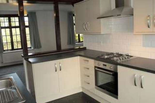  Image of 3 Bedroom Cottage  To Rent at Carshalton, SM5 3PZ