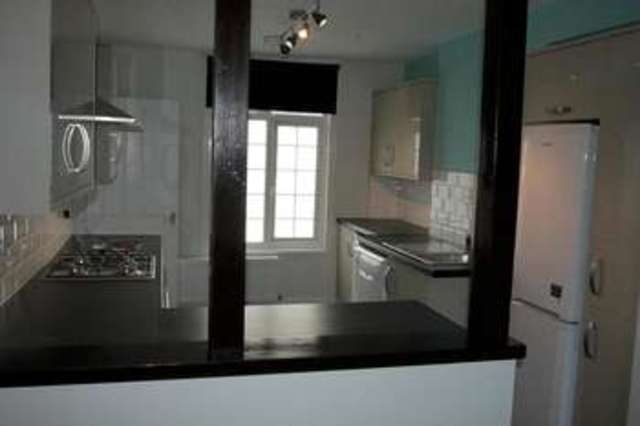  Image of 3 Bedroom Cottage  To Rent at Carshalton, SM5 3PZ