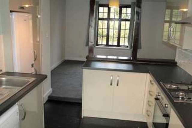  Image of 3 Bedroom Cottage  To Rent at Carshalton, SM5 3PZ