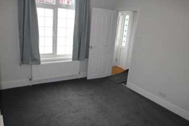  Image of 3 Bedroom Cottage  To Rent at Carshalton, SM5 3PZ