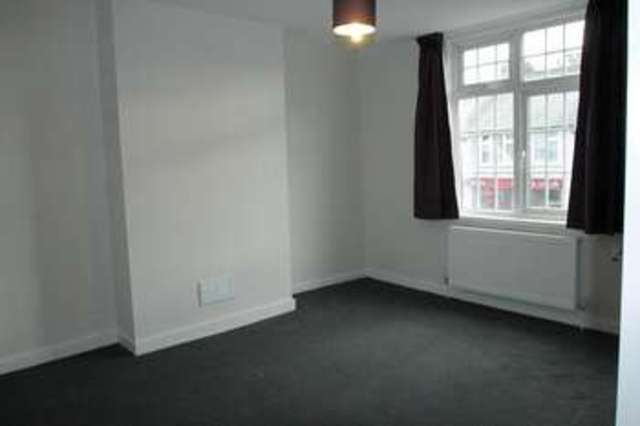  Image of 3 Bedroom Cottage  To Rent at Carshalton, SM5 3PZ