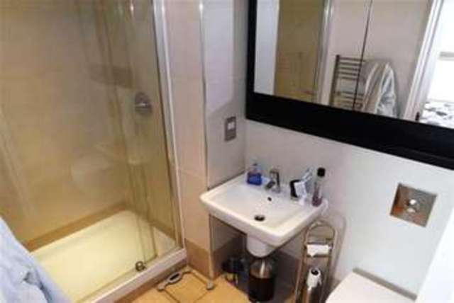  Image of 2 Bedroom Flat  To Rent at Leeds, LS10 1HY