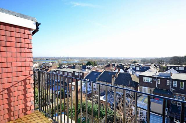  Image of 2 Bedroom Flat  For Sale at Castlewood Road  Stamford Hill, N16 6DW