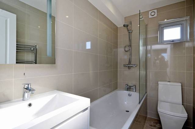  Image of 2 Bedroom Flat  For Sale at Castlewood Road  Stamford Hill, N16 6DW
