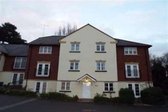  Image of 2 Bedroom Flat  To Rent at Leamington Spa, CV32 5JL