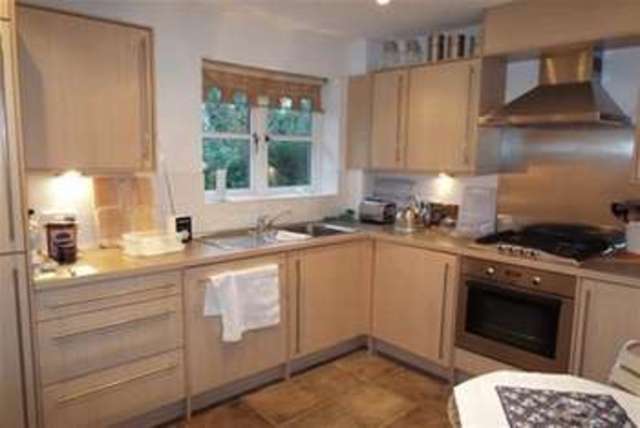  Image of 2 Bedroom Flat  To Rent at Leamington Spa, CV32 5JL
