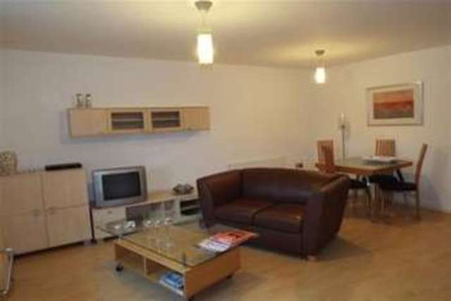  Image of 2 Bedroom Flat  To Rent at Leamington Spa, CV32 5JL
