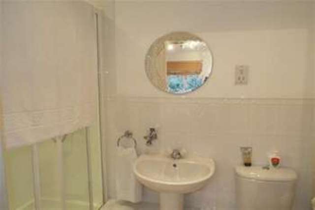  Image of 2 Bedroom Flat  To Rent at Leamington Spa, CV32 5JL