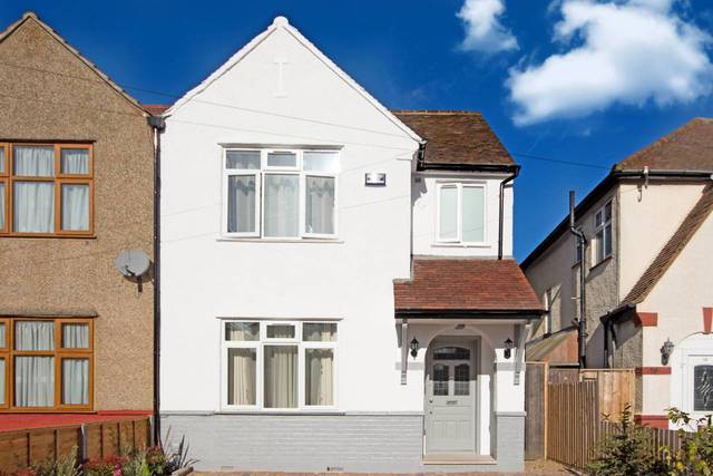  Image of 4 Bedroom Detached  For Sale at Chatsworth Crescent  Hounslow, TW3 2PB